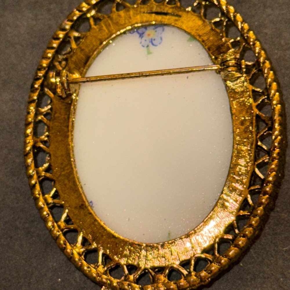 Painted Floral Ceramic Goldtone Brooch - Picture 5 of 7